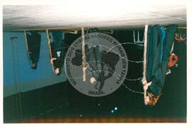 Mística de Abertura do Tribunal (Curitiba-PR, 02 mai. 2001) [fotografia] / Fotógrafo(a) : Douglas Mansur. -- Ref.: BR-SPMST_MST-SN-CIN_AMP_001917-014345-SJM.