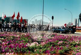 Congresso Nacional do MST, 3o (Distrito Federal (Brasil), 25 jul. 1995) [fotografia] / Fotógrafo(a) : Douglas Mansur ; Débora Lerrer. -- Ref.: BR-SPMST_MST-SN-CIN_AMP_000708-004356-CGR.