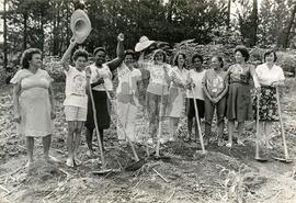 Luci Terezinha Choinask (Brasil, [sem data]) [fotografia] / Fotógrafo(a) : Arquivo MST ; Carlos Carvalho ; Douglas Mansur ; Dirceu Vieira ; Regina Vilela. -- Ref.: BR-SPMST_MST-SN-CIN_AMP_001618-012286-PER.