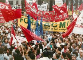 Manifestação pró Impechment - UNE E CUT (São Paulo (Estado), 25 ago. 1992) [fotografia] / Fotógrafo(a) : Juan Pezzeto. -- Ref.: BR-SPMST_MST-SN-CIN_AMP_000384-002065-AMT.