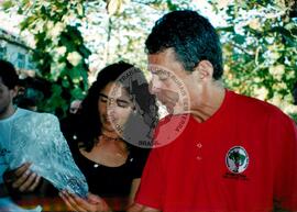 Partida de futebol entre o time do MST e do Chico Buarque (Rio de Janeiro (Estado), mar. 2000) [fotografia] / Fotógrafo(a) : Maysa Mendonça. -- Ref.: BR-SPMST_MST-SN-CIN_AMP_000805-005238-CUL.