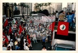 Mobilização (São Paulo-SP, 17 abr. 1988) [fotografia] / Fotógrafo(a) : Douglas Mansur. -- Ref.: BR-SPMST_MST-SN-CIN_AMP_000372-001788-AMT.