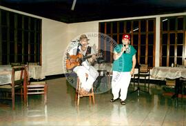 Márcia e Rosana em Encontro de Sistematização de Epxeriências (Nicarágua, 22 jun. 2002) [fotografia] / Fotógrafo(a) : Arquivo MST. -- Ref.: BR-SPMST_MST-SN-CIN_AMP_001053-008502-RIT.