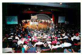 Tribunal Internacional dos Crimes do Latifúndio e da Política Governamental de Violação dos Direitos Humanos (Curitiba-PR, 02 mai. 2001) [fotografia] / Fotógrafo(a) : Douglas Mansur. -- Ref.: BR-SPMST_MST-SN-CIN_AMP_000135-000984-ACS.