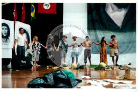 Encontro de Jovens do MST, na Ucicamp, 3o (Campinas-SP, 14 fev. 2001) [fotografia] / Fotógrafo(a) : Douglas Mansur. -- Ref.: BR-SPMST_MST-SN-CIN_AMP_000907-006984-ENJ.