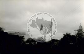 Acampamento do MST [sem identificação] (São Miguel das Missões-RS, jul. 1992) [fotografia] / Fotógrafo(a) : Debora Lerrer ; Claudemir. -- Ref.: BR-SPMST_MST-SN-CIN_AMP_000088-000705-ACP.