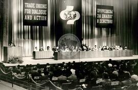 Congresso Mundial Sindical, 12o (Rússia, 13 nov. 1990) [fotografia] / Fotógrafo(a) : Arquivo MST. -- Ref.: BR-SPMST_MST-SN-CIN_AMP_001162-010184-RIT.
