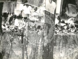 Ocupação de 2.700 famílias (Campo Erê-SC, 30 nov. 1987) [fotografia] / Fotógrafo(a) : Arquivo MST. -- Ref.: BR-SPMST_MST-SN-CIN_AMP_001828-013907-OCU.