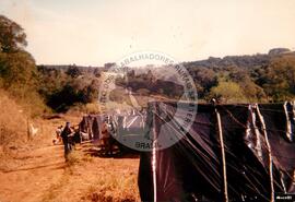 Acampamento BR 445 "Fazenda Estrela" do MST (Rio Grande do Sul, [sem data]) [fotografia] / Fotógrafo(a) : Arquivo MST. -- Ref.: BR-SPMST_MST-SN-CIN_AMP_000096-000721-ACP.