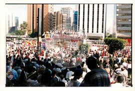 Comício do Senador Suplicy candidato derrotado à prefeitura (São Paulo (Estado), 01 nov. 1992) [fotografia] / Fotógrafo(a) : Debora Lerrer ; Douglas Mansur. -- Ref.: BR-SPMST_MST-SN-CIN_AMP_000385-002119-AMT.