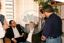 Encontro de Diolinda com personalidades no presídio Carandiru (São Paulo-SP, nov. 1995) [fotografia] / Fotógrafo(a) : [sem autoria] ; Renata Jubram. -- Ref.: BR-SPMST_MST-SN-CIN_AMP_000670-003794-ARV.