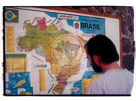 Grupo do Krisis na Secretaria Nacional (São Paulo (Estado), [sem data]) [fotografia] / Fotógrafo(a) : Leonardo Duarte. -- Ref.: BR-SPMST_MST-SN-CIN_AMP_000677-003838-ARV.