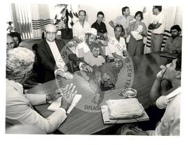 Acampados de Iturama pressionam em Brasília o INCRA/MIRAD (Minas Gerais, 05 dez. 1985) [fotografia] / Fotógrafo(a) : Edson G. Silva. -- Ref.: BR-SPMST_MST-SN-CIN_AMP_000648-003670-ARV.