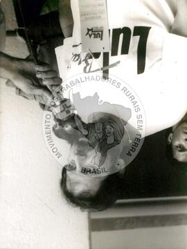 José Dirceu (Brasil, [sem data]) [fotografia] / Fotógrafo(a) : Antônio Tomanini ; Arquivo MST ; Bernardo Fernandes ; Débora Lerrer ; Douglas Mansur ; Mário de Freitas ; Regina Vilela. -- Ref.: BR-SPMST_MST-SN-CIN_AMP_001588-012155-PER.