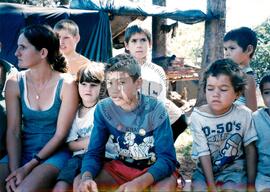 Assentamento "Figueira" do MST (Paraná, [sem data]) [fotografia] / Fotógrafo(a) : Maria Luísa Mendonça. -- Ref.: BR-SPMST_MST-SN-CIN_AMP_000170-001182-ASS.