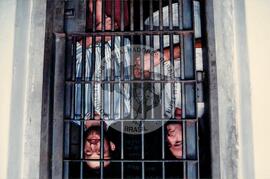 Delfino e Celso presos em Paranavaí-PR (Paranavaí-PR, 1997) [fotografia] / Fotógrafo(a) : Arquivo MST. -- Ref.: BR-SPMST_MST-SN-CIN_AMP_001781-012928-VPP.