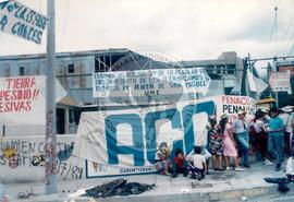 Marcha contra as privatizações (El Salvador, 1995) [fotografia] / Fotógrafo(a) : Mara Luz. -- Ref.: BR-SPMST_MST-SN-CIN_AMP_001071-008668-RIT.