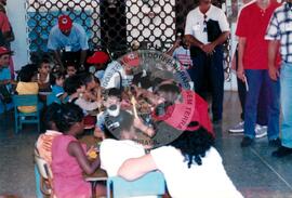 Delegação do MST em Cuba – 40º Aniversário da ANAP (Cuba, 15 mai. 1999) [fotografia] / Fotógrafo(a) : Nilton Viana. -- Ref.: BR-SPMST_MST-SN-CIN_AMP_001043-008380-RIT.