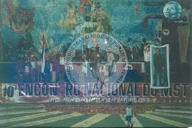 Encontro Estadual do MST, 10o (Belo Horizonte-MG, jan. 2002) [fotografia] / Fotógrafo(a) : Gildo Alves ; Pascoal August. -- Ref.: BR-SPMST_MST-SN-CIN_AMP_000932-007257-ENC.