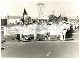 Caminhada no Pontal (São Paulo (Estado), [sem data]) [fotografia] / Fotógrafo(a) : André Teles ; Ênfase. -- Ref.: BR-SPMST_MST-SN-CIN_AMP_001427-011585-MAC.