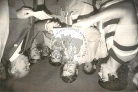 Congresso Nacional do MST, convite a Tancredo Neves [candidato à Presidente da República, Aliança Democrática] (Mato Grosso do Sul, 02 out. 1984) [fotografia] / Fotógrafo(a) : Arquivo MST. -- Ref.: BR-SPMST_MST-SN-CIN_AMP_001706-012733-PER.