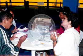 Apuração Plebiscito da ALCA na CMTC (São Paulo-SP, 08 set. 2002) [fotografia] / Fotógrafo(a) : Leticia Barqueta. -- Ref.: BR-SPMST_MST-SN-CIN_AMP_000401-002325-AMT.