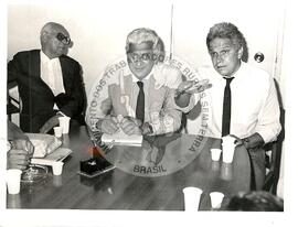 Acampados de Iturama pressionam em Brasília o INCRA/MIRAD (Minas Gerais, 05 dez. 1985) [fotografia] / Fotógrafo(a) : Edson G. Silva. -- Ref.: BR-SPMST_MST-SN-CIN_AMP_000648-003671-ARV.