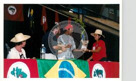 Encontro de Jovens do MST, na Ucicamp, 3o (Campinas-SP, 14 fev. 2001) [fotografia] / Fotógrafo(a) : Douglas Mansur. -- Ref.: BR-SPMST_MST-SN-CIN_AMP_000906-006892-ENJ.