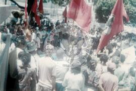 Ato em prol da reforma agrária e contra a violência no campo (Alagoas, 05 dez. 1995) [fotografia] / Fotógrafo(a) : Arquivo MST. -- Ref.: BR-SPMST_MST-SN-CIN_AMP_000496-002877-AMT.