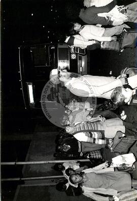 Lavradores do interior acampam na capital ao lado da Assembléia Legislativa (São Paulo-SP, 26 ago. 1985) [fotografia] / Fotógrafo(a) : Regina Vilela. -- Ref.: BR-SPMST_MST-SN-CIN_AMP_000362-001744-AMT.