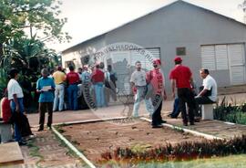 Delegação do MST em Cuba – 40º Aniversário da ANAP (Cuba, 15 mai. 1999) [fotografia] / Fotógrafo(a) : Nilton Viana. -- Ref.: BR-SPMST_MST-SN-CIN_AMP_001043-008410-RIT.