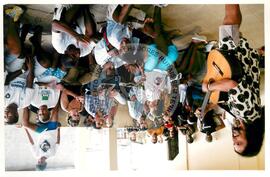 Semana Nacional de Cultura Brasileira e Reforma Agrária (Rio de Janeiro-RJ, 18 mar. 2002) [fotografia] / Fotógrafo(a) : João Laet. -- Ref.: BR-SPMST_MST-SN-CIN_AMP_001810-013074-NDT.