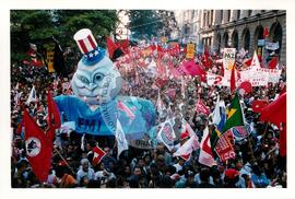 Manifestação no 1º de Maio na Praça da Sé (São Paulo-SP, 01 mai. 2000) [fotografia] / Fotógrafo(a) : Alderon Pereira Costa. -- Ref.: BR-SPMST_MST-SN-CIN_AMP_000396-002214-AMT.