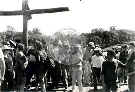 Protesto contra a violência da PM na "Fazenda Annoni" (Rio Grande do Sul, 19 out. 1986) [fotografia] / Fotógrafo(a) : Jussara Veron. -- Ref.: BR-SPMST_MST-SN-CIN_AMP_000454-002647-AMT.