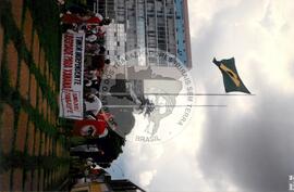 Manifestação na Embaixada da Indonésia pró Timor Leste (Brasília-DF, 10 dez. 1996) [fotografia] / Fotógrafo(a) : Arquivo MST. -- Ref.: BR-SPMST_MST-SN-CIN_AMP_001133-009366-RIT.