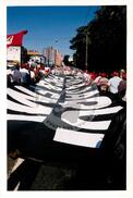 Manifestação no 1º de Maio na Praça da Sé (São Paulo-SP, 01 mai. 2000) [fotografia] / Fotógrafo(a) : Alderon Pereira Costa. -- Ref.: BR-SPMST_MST-SN-CIN_AMP_000396-002210-AMT.