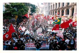Mobilização no 1º de Maio na Praça da Sé (São Paulo-SP, 01 mai. 1999) [fotografia] / Fotógrafo(a) : Douglas Mansur. -- Ref.: BR-SPMST_MST-SN-CIN_AMP_000395-002201-AMT.