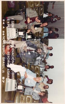 Seminário Internacional de Reforma Agrária, 1o (Brasília-DF, 24 nov. 1987) [fotografia] / Fotógrafo(a) : Arquivo MST. -- Ref.: BR-SPMST_MST-SN-CIN_AMP_001153-009822-RIT.