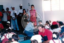 Delegação do MST em Cuba – 40º Aniversário da ANAP (Cuba, 15 mai. 1999) [fotografia] / Fotógrafo(a) : Nilton Viana. -- Ref.: BR-SPMST_MST-SN-CIN_AMP_001043-008387-RIT.