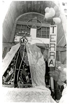 Mobilização (São Paulo-SP, [sem data]) [fotografia] / Fotógrafo(a) : Douglas Mansur. -- Ref.: BR-SPMST_MST-SN-CIN_AMP_000416-002481-AMT.