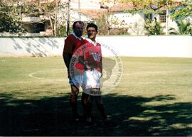 Partida de futebol entre o time do MST e do Chico Buarque (Rio de Janeiro (Estado), mar. 2000) [fotografia] / Fotógrafo(a) : Maysa Mendonça. -- Ref.: BR-SPMST_MST-SN-CIN_AMP_000805-005220-CUL.