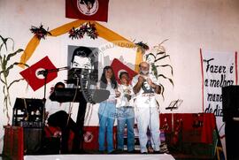 Inauguração da Rádio Comunitária (Itapeva-SP, 28 nov. 2008) [fotografia] / Fotógrafo(a) : Cláudio Foschieira. -- Ref.: BR-SPMST_MST-SN-CIN_AMP_000695-003993-ARV.