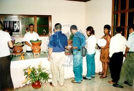 Márcia e Rosana em Encontro de Sistematização de Epxeriências (Nicarágua, 22 jun. 2002) [fotografia] / Fotógrafo(a) : Arquivo MST. -- Ref.: BR-SPMST_MST-SN-CIN_AMP_001053-008543-RIT.