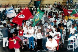 Encontro de Jovens do MST, na Ucicamp, 3o (Campinas-SP, 14 fev. 2001) [fotografia] / Fotógrafo(a) : Marcelo Cafaldo. -- Ref.: BR-SPMST_MST-SN-CIN_AMP_000904-006795-ENJ.