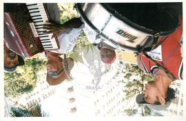 Semana Nacional de Cultura Brasileira e Reforma Agrária (Rio de Janeiro-RJ, 18 mar. 2002) [fotografia] / Fotógrafo(a) : João Laet. -- Ref.: BR-SPMST_MST-SN-CIN_AMP_001810-013037-NDT.