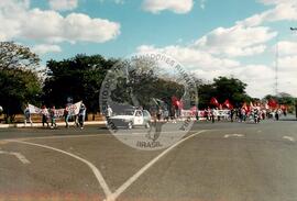 Congresso Nacional do MST, 3o (Distrito Federal (Brasil), 25 jul. 1995) [fotografia] / Fotógrafo(a) : Douglas Mansur ; Débora Lerrer. -- Ref.: BR-SPMST_MST-SN-CIN_AMP_000708-004359-CGR.