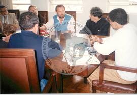 Encontro de Diolinda com personalidades no presídio Carandiru (São Paulo-SP, nov. 1995) [fotografia] / Fotógrafo(a) : [sem autoria] ; Renata Jubram. -- Ref.: BR-SPMST_MST-SN-CIN_AMP_000670-003803-ARV.