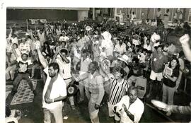 Caminhada dos Sem Terras (São Paulo (Estado), 1988) [fotografia] / Fotógrafo(a) : Douglas Mansur. -- Ref.: BR-SPMST_MST-SN-CIN_AMP_001419-011451-MAC.