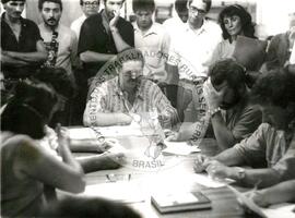 Audiência no INCRA (Distrito Federal (Brasil), [sem data]) [fotografia] / Fotógrafo(a) : Leandro Abreu. -- Ref.: BR-SPMST_MST-SN-CIN_AMP_000642-003638-ARV.