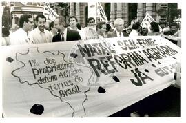 Ato do MST (São Paulo (Estado), [sem data]) [fotografia] / Fotógrafo(a) : Douglas Mansur. -- Ref.: BR-SPMST_MST-SN-CIN_AMP_000403-002331-AMT.